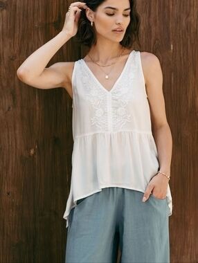 Nomad The Label Bonita White Sleeveless Embroidered Top XXS/2